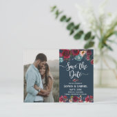 ピンク·バーガンディ·ネイビー·フローラ·セーブ·ザ·デート·フォト 案内ポストカード (スタンド正面)