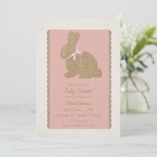 ピンク&バーラップバニー素朴イースターベイビーシャワー 招待状 (スタンド正面)