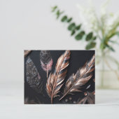 ピンク & ブラック デコレーション 羽根 ポストカード (スタンド正面)