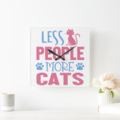 ピンク&ブルーより少ない人より多くの猫ことわざ スクエア壁時計 (ホーム)