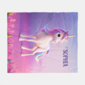 ピンク&ブルーマネのかわいい白いユニコーン フリースブランケット (正面(横))