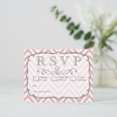 ピンク&ホワイトシェブロン結婚式RSVPカード 出欠カード (スタンド正面)