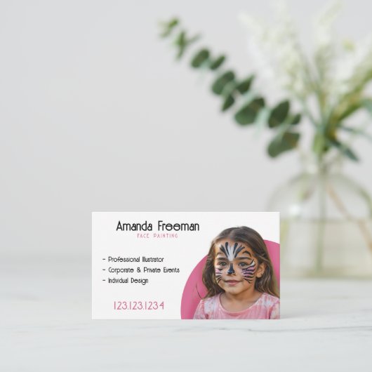 ピンク&モダンホワイトアーティスト顔画家 名刺 (スタンド正面)