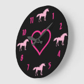 ピンク·ユニコーン(黒にホットピンクハート付き) ラージ壁時計 (傾斜)