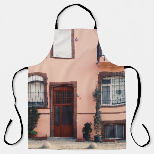 ピンク・レッドコンクリート建物 エプロン (正面)