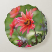 ピンク&レッドダリアビーハッピーフラワーやる気を起こさせる ラウンドクッション (裏面)