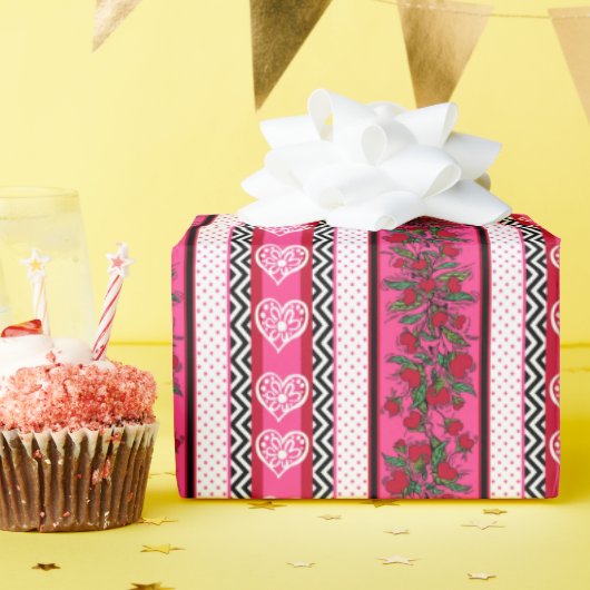 ピンク レッド ホワイト ヴィンテージ バレンタイン ハート & フラワーズ ラッピングペーパー (誕生日パーティー)