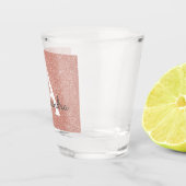 ピンク ローズ ゴールド グリッター & スパークル モノグラム 誕生日 ショットグラス (右)