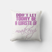 ピンク 「今日をメイクの無駄遣いにしないで」 クッション (正面)