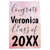 ピンク《写真》ぼけ味パーソナライズされた卒業抱き枕 ミディアムペーパーバッグ (正面)