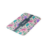 ピンク |可愛いカラフル恐竜のパターン子供の名前 バスマット (アングル)