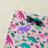 ピンク |可愛いカラフル恐竜のパターン子供の名前 ビーチタオル (インサイチュ)