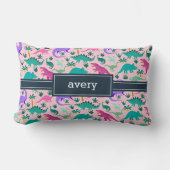 ピンク |可愛いカラフル恐竜のパターン子供の名前 ランバークッション (正面)