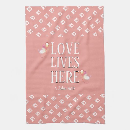 ピンク |愛はここに住む |カスタマイズスタイリッシュ可能 キッチンタオル (縦)