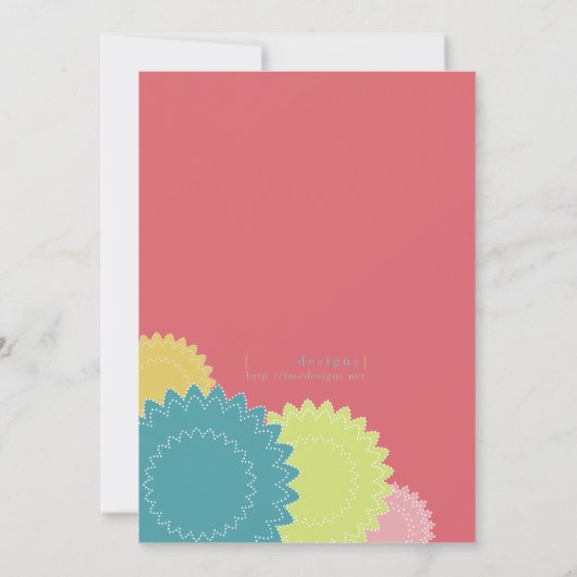 、ピンク、点々のあるな花-緑の青いティール（緑がかった色）珊瑚 招待状 (裏面)