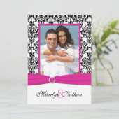 ピンク、白く、及び黒いダマスク織の写真の結婚式の招待 招待状 (スタンド正面)