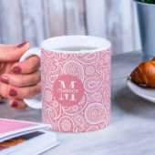 ピンク、白ヴィンテージペイズリー模様モノグラム コーヒーマグカップ