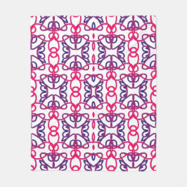 ピンク、白、青、紫の幾何学的パターン。 フリースブランケット