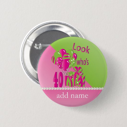 ピンク-第40誕生日の40はだれであるか見て下さい 缶バッジ (正面&裏面)