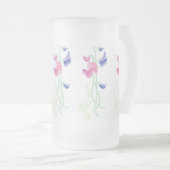 ピンク、紫色および青の手塗りのスイートピー フロストグラスビールジョッキ (正面右)