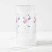 ピンク、紫色および青の手塗りのスイートピー フロストグラスビールジョッキ (中央)