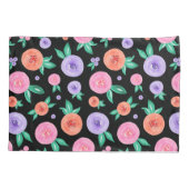 ピンク/紫色の水色バラパターンの黒 枕カバー (裏面)