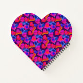 ピンク、紫、青のハートパターン ノートブック (裏面)