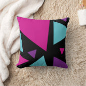 ピンク、紫、青、黒の三角形 クッション (ブランケット)