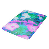 ピンク、緑、青、白のガーデンフロックスの花 バスマット (アングル)