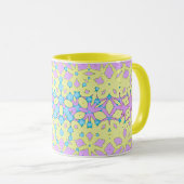 ピンク、薄紫、黄色、スカイブルーの幾何学的 マグカップ (正面右)