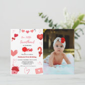 ピンク&赤いハートバレンタインファースト誕生日 招待状 (スタンド正面)