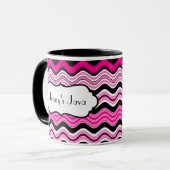 ピンク、黒、白の波状の波状のマグストライプ(パーソナライズ) マグカップ (正面左)