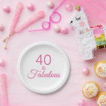 ピンク「40 is Fabulous」 40th Birthdayパーティー ペーパープレート<br><div class="desc">カラフル、おもしろい「40は素晴らしい」誕生日パーティーの紙のプレート救済は、このマイルストー祝ンに対する。文字は、トレンディータイポグラフィを用いてピンクの深いシェードで印刷される。</div>