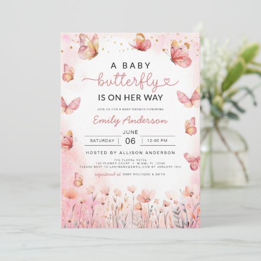 ピンクAベビー蝶が彼女の方法の女の子シャワー 招待状 (スタンド正面)