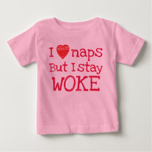 ピンクI愛昼寝しかし私は目を覚ます ベビーTシャツ