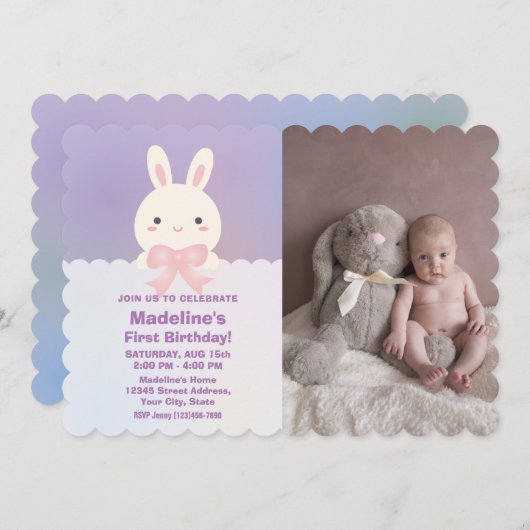 ピンクSome Bunnyは一ベビー初の誕生日写真 招待状 (正面/裏面)