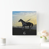 ピントイン納屋周囲の庭アットサンライズ スクエア壁時計 (ホーム)