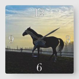 ピントイン納屋周囲の庭アットサンライズ スクエア壁時計