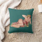 ピンナップの女の子のかわいらしいブロンドの身に着けているサロン + ハイビスカス クッション (ブランケット)