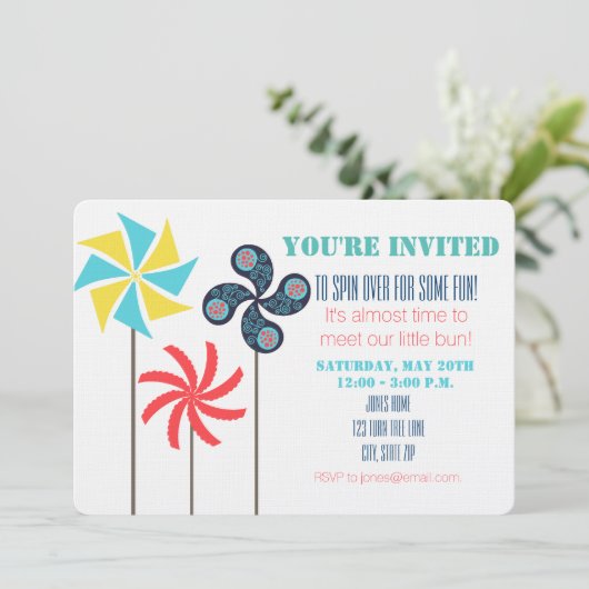 ピンホイールをテーマにしたベビーシャワー招待状 招待状 (スタンド正面)