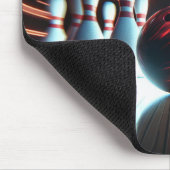 ピン付き赤いボウリングボール マウスパッド (コーナー)