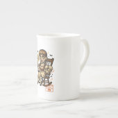 ピン幽霊のよく出るアップ人形 – 不気味なかわいいハロウィーン ボーンチャイナマグカップ (正面右)