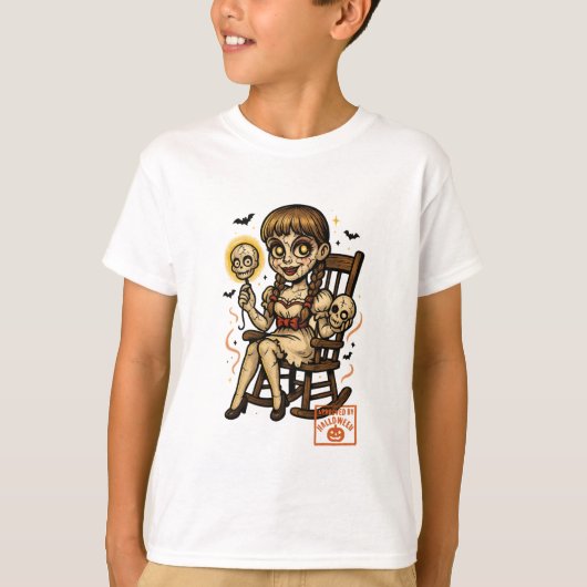 ピン幽霊のよく出るアップ人形 – 不気味なかわいいハロウィーン Tシャツ (正面)