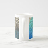ピーコックフェザーIカラフル抽象芸術自然デザイン ボーンチャイナマグカップ (裏面)