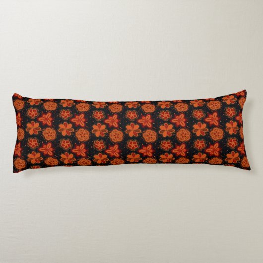 ピーシーなオレンジ色の花の暗いパターン ボディピロー (裏面)