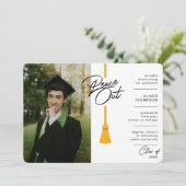 ピースアウトイエロータッセル写真卒業 案内状 (スタンド正面)