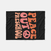 ピースアウトプリスクールおもしろいレトロプレッシュ最終日 フリースブランケット (正面(横))