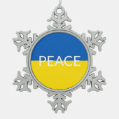 ピースウクライナ国旗の青い黄色のカスタム文字 スノーフレークピューターオーナメント (正面)