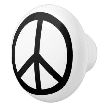 ピースサインのデザインの陶磁器のノブ