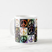 ピースサインのモザイク コーヒーマグカップ (正面左)